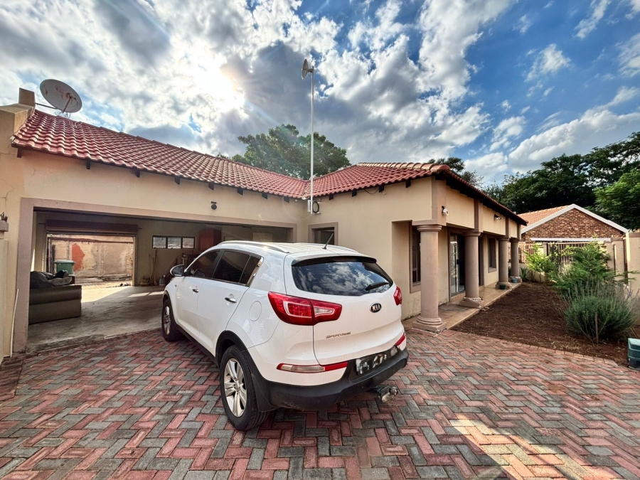 4 Bedroom Property for Sale in Mooivallei Park North West